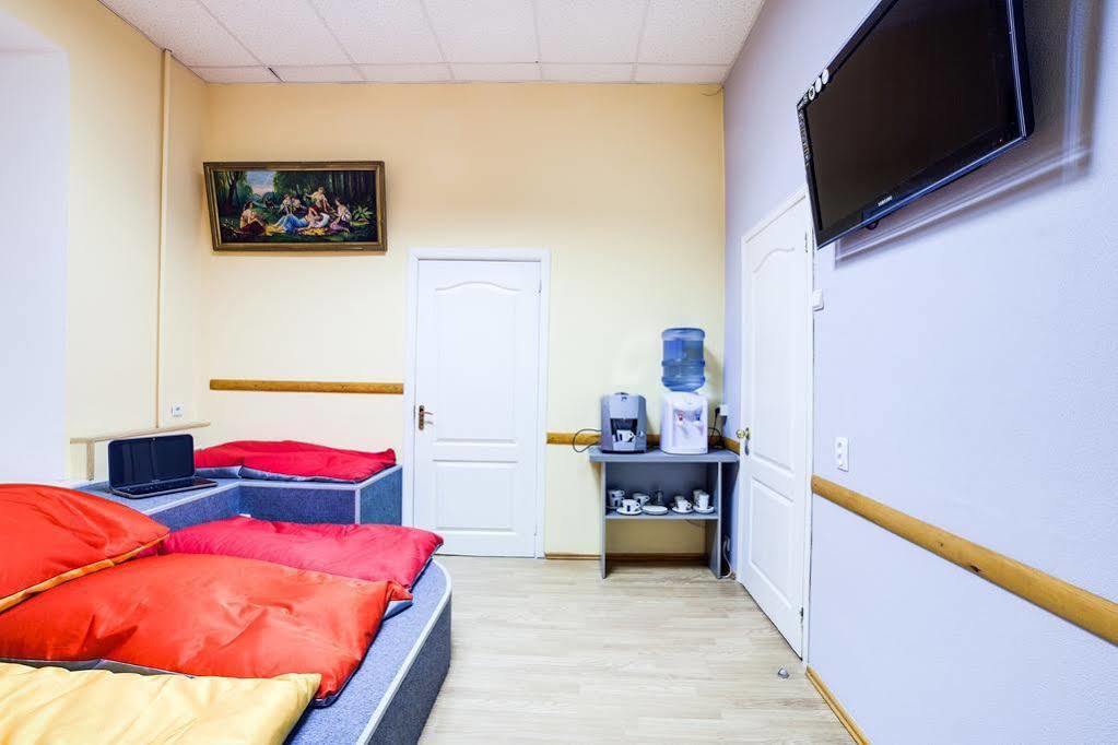 Night & Day Hostel Киев Екстериор снимка