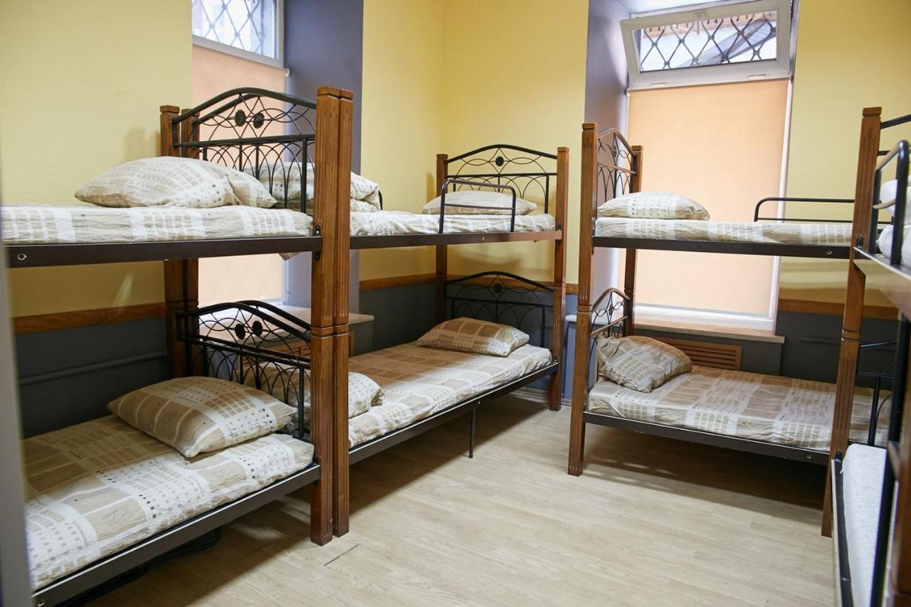 Night & Day Hostel Киев Екстериор снимка